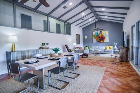 Photo of the whole room, Seating area, Dining area