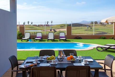 Villa con Piscina ,Vista Mar y campo de golf Villa in Maxorata