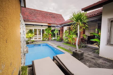 Property building, Garden, Garden view, Pool view, Swimming pool, sunbed