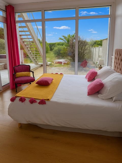 Bed, View (from property/room), Balcony/Terrace, Photo of the whole room, Bedroom, towels