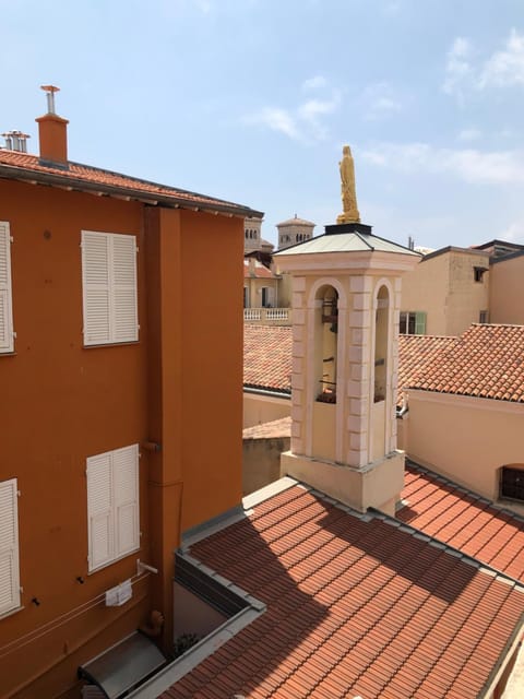 Authentic living in a Historical Monaco area Apartment in Monaco