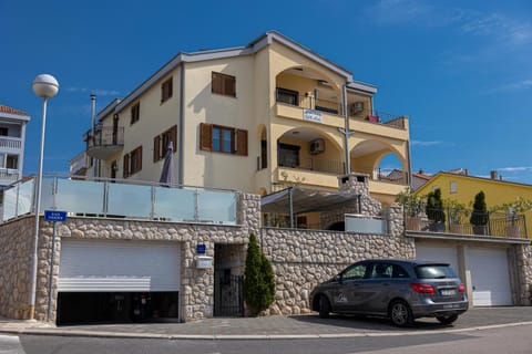 Apartments Villa Ivka Condominio in Crikvenica