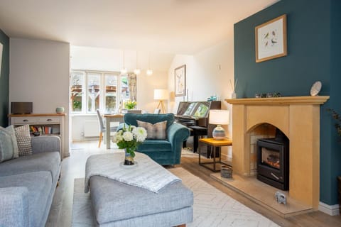 Living room, Seating area, fireplace