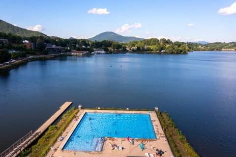 Armstrong Apartment House in Lake Junaluska