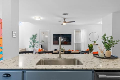 Sleeps 8 Modern 3BR Leander Coffee Bar & Yard Apartment in Leander