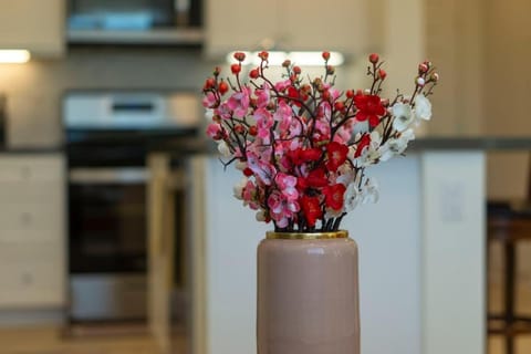 Luxurious Cozy Ontario Home Ideal Family Retreat House in Eastvale