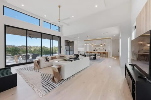 Barton Springs Luxe Heated Pool Spa Sleeps 16 House in Zilker