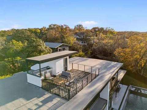 Barton Springs Luxe Heated Pool Spa Sleeps 16 House in Zilker