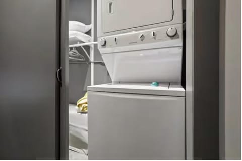 Short North Retreat Downtown Columbus Enchanted Flat Apartment in Short North