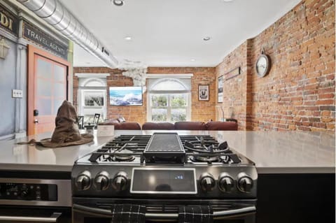 Short North Retreat Downtown Columbus Enchanted Flat Apartment in Short North