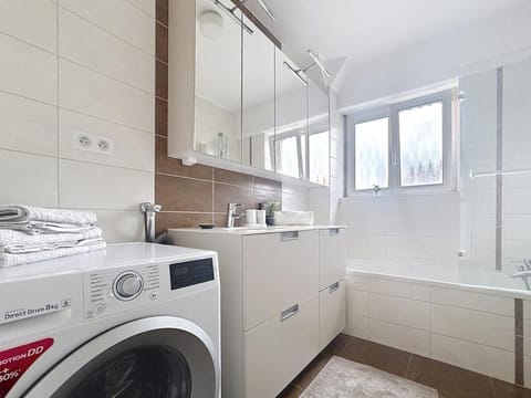 Appartement moderne pour 6 personnes avec parking Apartment in Weil am Rhein