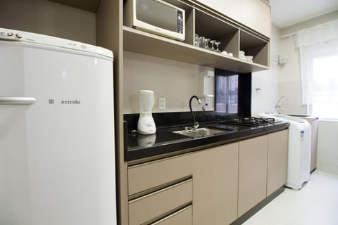 Kitchen or kitchenette, minibar, pet friendly, stove, kitchen