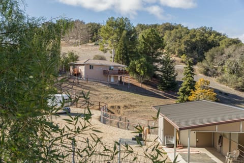 Serendipity Retreat - Dogs Welcome Farm Tours and Private Yoga Sessions House in Atascadero