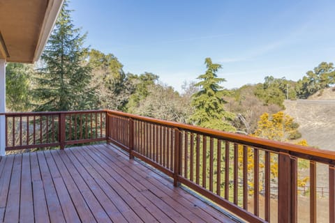 Serendipity Retreat - Dogs Welcome Farm Tours and Private Yoga Sessions House in Atascadero