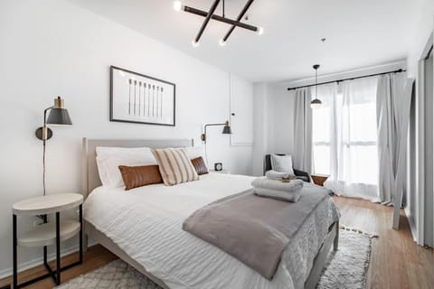 Riverfront Retreat - 2 Units - 3BR - Free Parking Apartment in Ohio City