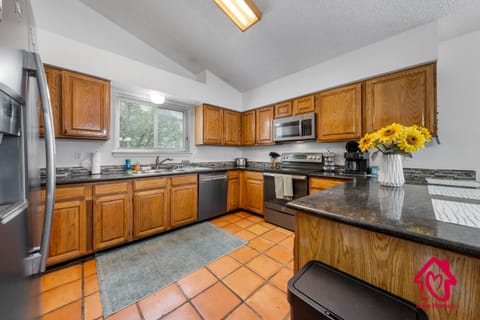 Poolside Haven on Montano An Irvie Home House in Albuquerque