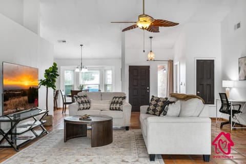 Poolside Haven on Montano An Irvie Home House in Albuquerque