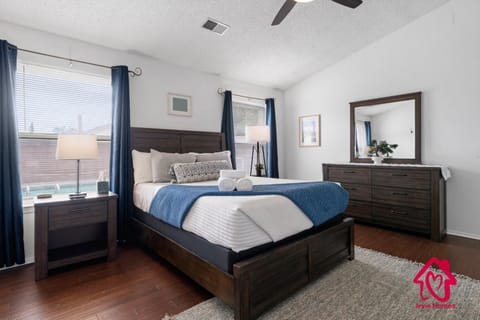 Poolside Haven on Montano An Irvie Home House in Albuquerque