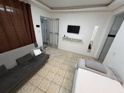 Communal lounge/ TV room, Bed, TV and multimedia, Living room, Seating area