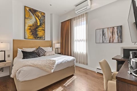 Center of Aspen 2 BR with AC Sundeck Hot-Tub Apartment in Aspen