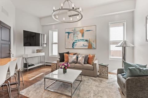 Center of Aspen 2 BR with AC Sundeck Hot-Tub Apartment in Aspen