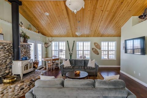 Lone Eagle Haven home House in Colorado