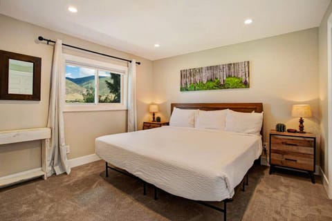 The Fairway Chalet Apartment in Avon