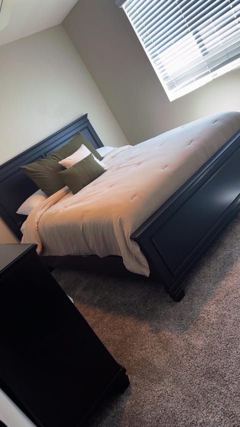 North Fontana pool house House in Rialto