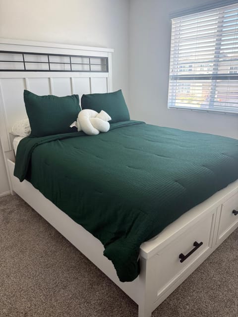 North Fontana pool house House in Rialto