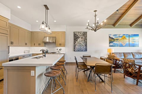 Moonlight Basin Retreat Ski-In Out Patio House in Big Sky