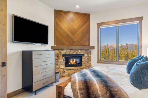 Moonlight Basin Retreat Ski-In Out Patio House in Big Sky