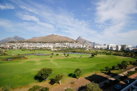 Neighbourhood, Golfcourse, Mountain view