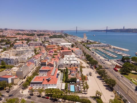 Property building, Off site, Bird's eye view, View (from property/room), City view, Landmark view, River view, Street view, Swimming pool