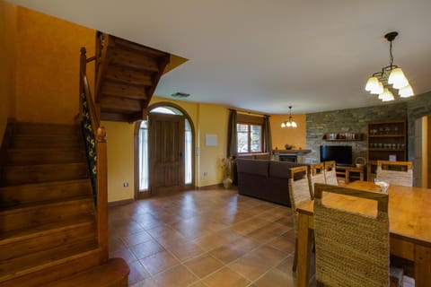 Living room, Dining area, Autumn, On site, Sunset