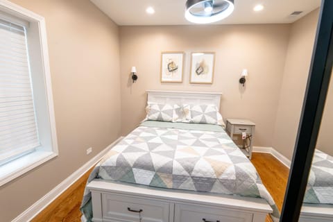 Luxury 9 BR, Villa Mins from Downtown and the Lake Villa in Rogers Park