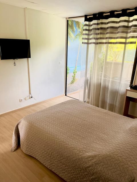 Bed, TV and multimedia