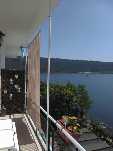 Balcony/Terrace, Lake view