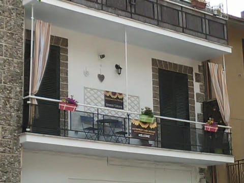 Facade/entrance, Balcony/Terrace