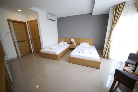 Bed, Seating area, Bedroom