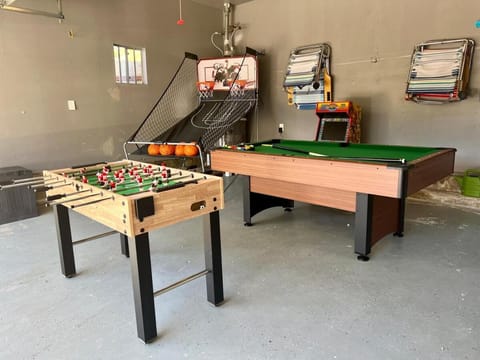 Family Haven with Sports court Game Room King Beds House in La Mesa