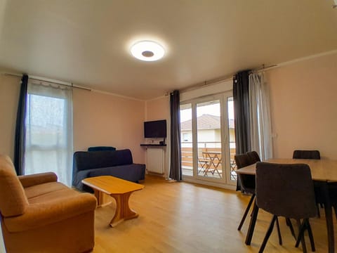 TV and multimedia, Living room, Dining area