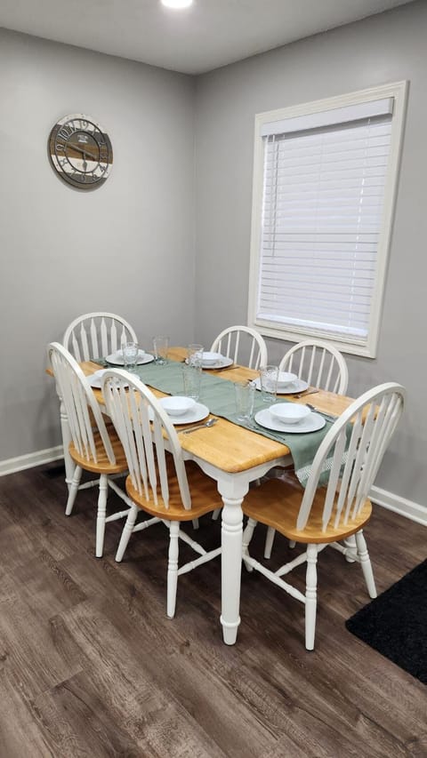 Little House in Indy sleeps many House in Indianapolis