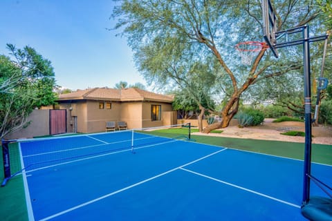Minutes from Shopping, Old Town, Dining & Golf House in Paradise Valley