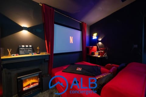 Night, TV and multimedia, Living room, Decorative detail, furniture, heating