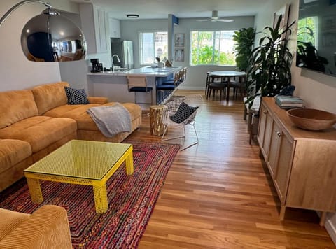 TV and multimedia, Living room, Evening entertainment