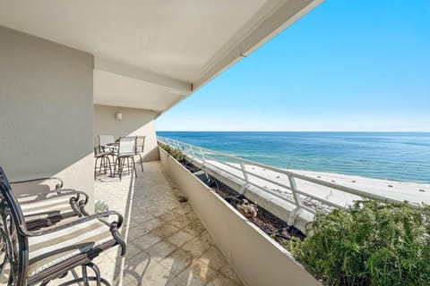 Eden Unit E900 House in Ono Island