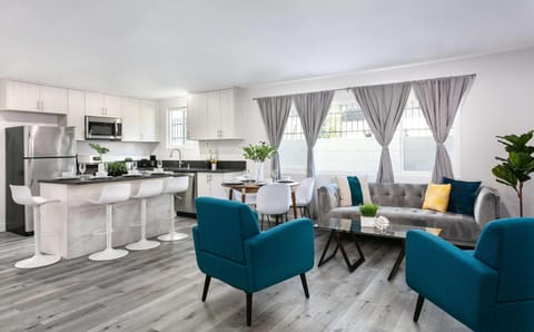 Modern 3BR Apt with Parking in Glendale Apartment in Eagle Rock