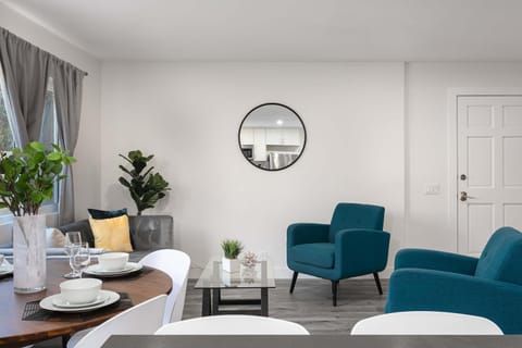 Modern 3BR Apt with Parking in Glendale Apartment in Eagle Rock