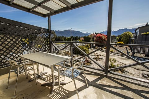Fiordland Great Views Holiday Park Campground/ 
RV Resort in Te Anau