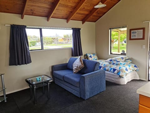 Seabreeze Holiday Park Campground/ 
RV Resort in Auckland Region